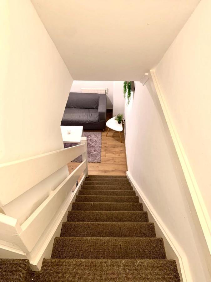 Private Bedrooms In A Flat! Home Away From Home! Shared Bathroom 伦敦 外观 照片