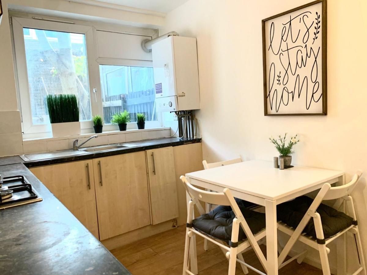 Private Bedrooms In A Flat! Home Away From Home! Shared Bathroom 伦敦 外观 照片
