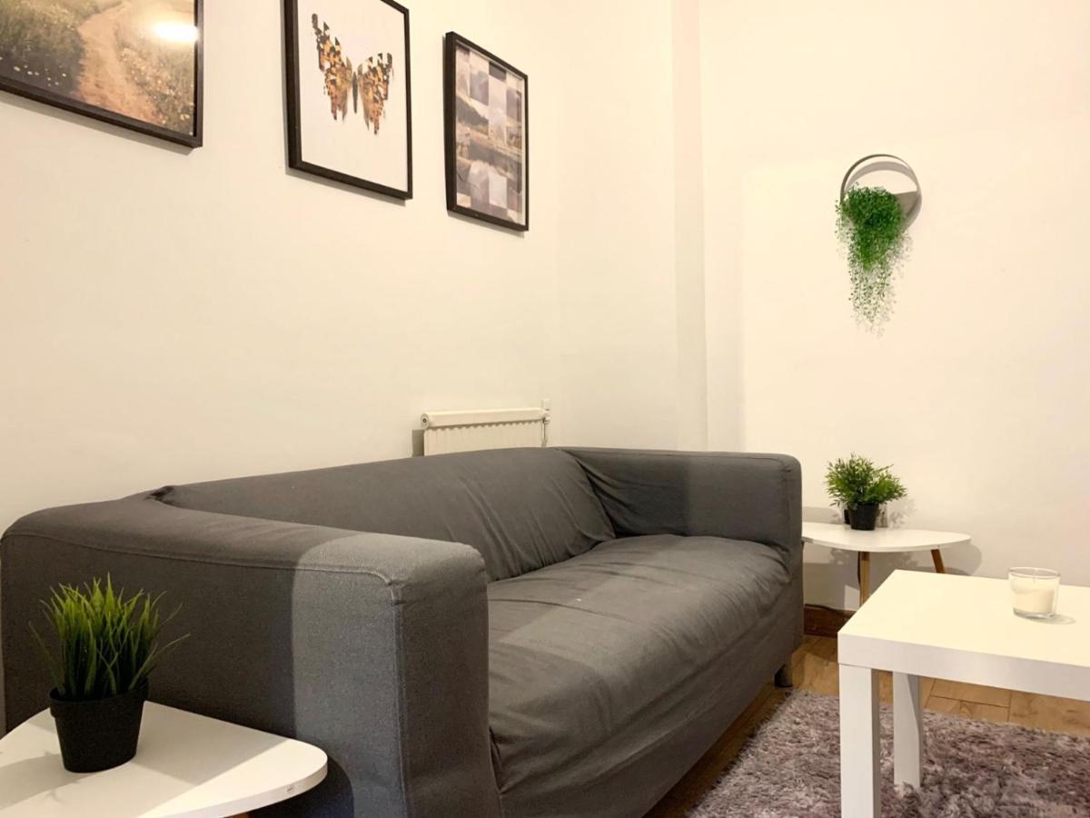 Private Bedrooms In A Flat! Home Away From Home! Shared Bathroom 伦敦 外观 照片