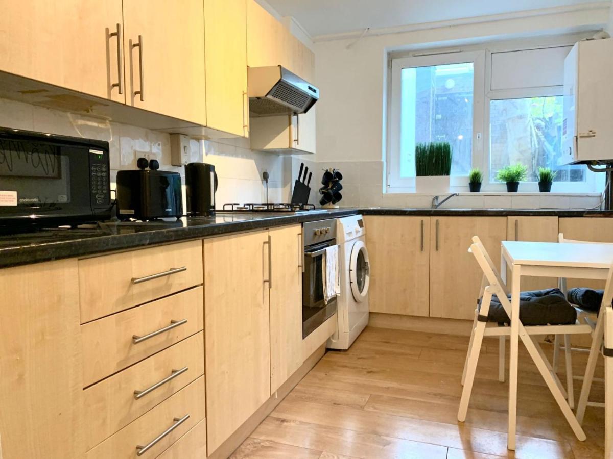Private Bedrooms In A Flat! Home Away From Home! Shared Bathroom 伦敦 外观 照片